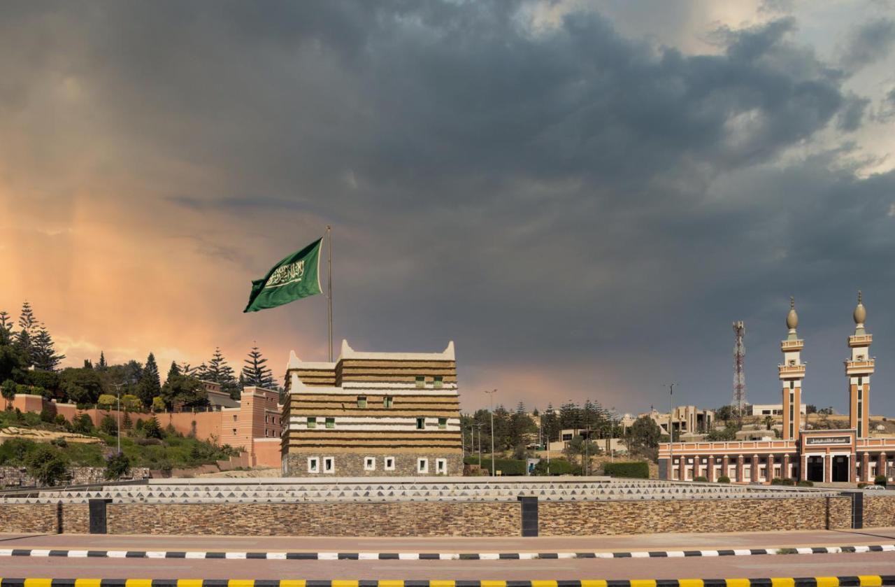 Citadines Abha Aparthotel Eksteriør bilde The Saudi Arabian flag flying in the city of Riyadh