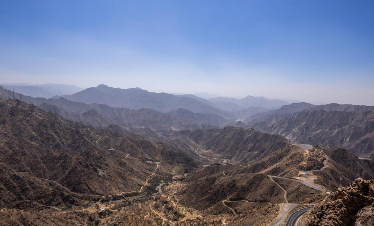 Citadines Abha Aparthotel Eksteriør bilde The Hajar Mountains